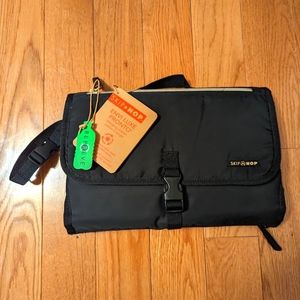 Skip Hop Envi Luxe Pronto Changing Station